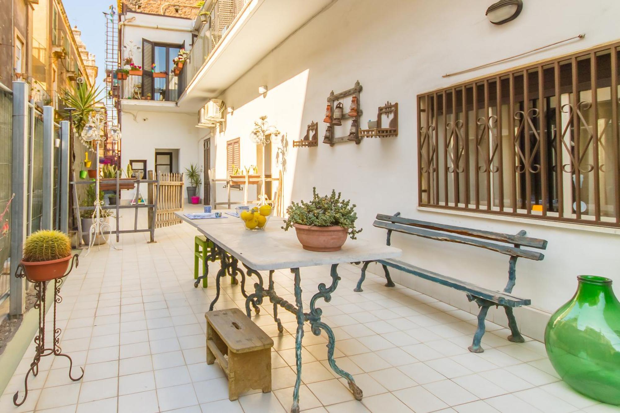 Arte House In The Historical Catania - Happy Rentals Buitenkant foto